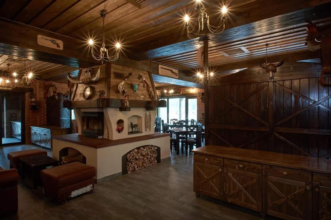 Maggie'S Ranch Hotel Râşnov Exterior photo